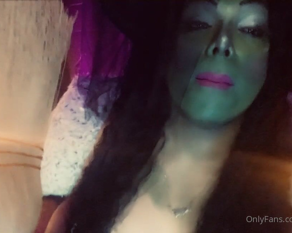 XxxBlondiexxX aka xxxblondiexxx OnlyFans Video - 10-17-2020 - Look 16 Witch