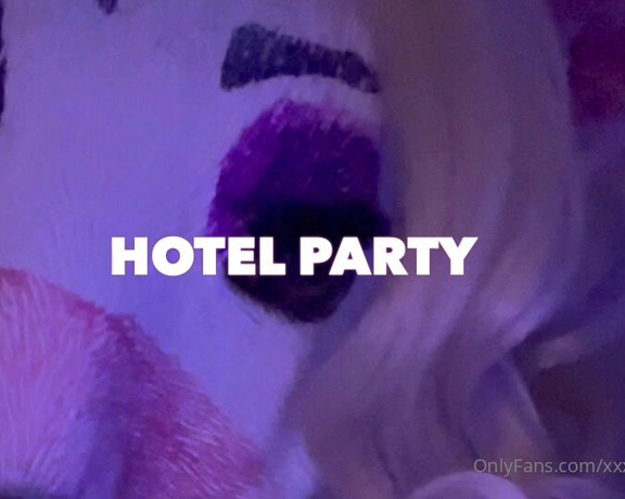 XxxBlondiexxX aka xxxblondiexxx OnlyFans Video - 11-28-2022 - New Jersey Hotel Party Sucking A Hung BBC with Daddy We both took turns sucking cock