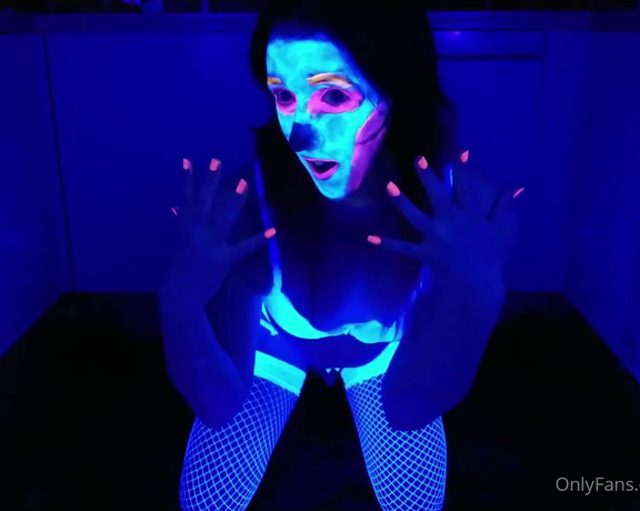 Jenezial Dead Girly aka dead_girly OnlyFans Video - 10-06-2020 - Bit of a weird one Getting wet and messy with some UV paint Tags dildo, oral,