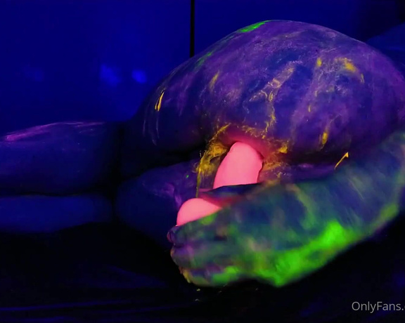 Jenezial Dead Girly aka dead_girly OnlyFans Video - 10-06-2020 - Bit of a weird one Getting wet and messy with some UV paint Tags dildo, oral,