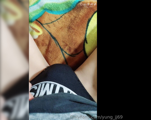 Yung_JJ69 aka yung_jj69 - 05-20-2023 OnlyFans Video - What do guys prefer to see me wearing, skirt or long hoodie Que prefieren verme usar,