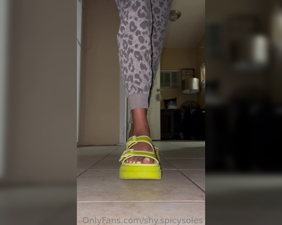 ShyMilan aka shy.spicysoles Foot Fetish - 05-28-2023 OnlyFans Video - Happy Sunday