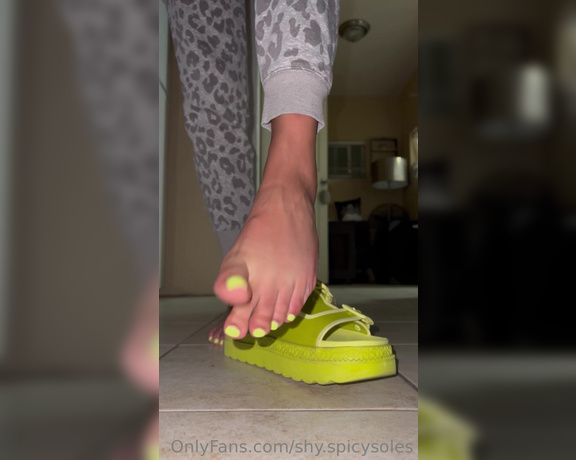 ShyMilan aka shy.spicysoles Foot Fetish - 05-28-2023 OnlyFans Video - Happy Sunday