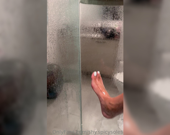 ShyMilan aka shy.spicysoles Foot Fetish - 07-20-2023 OnlyFans Video - Got some stuff in the shower for you guys today