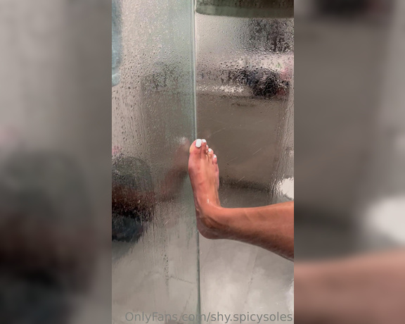 ShyMilan aka shy.spicysoles Foot Fetish - 07-20-2023 OnlyFans Video - Got some stuff in the shower for you guys today