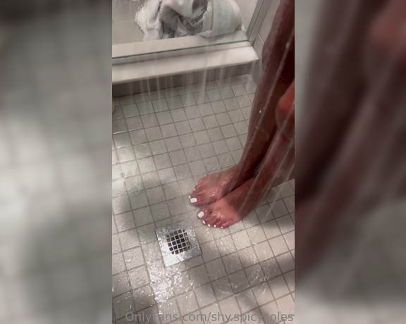 ShyMilan aka shy.spicysoles Foot Fetish - 07-20-2023 OnlyFans Video - Got some stuff in the shower for you guys today