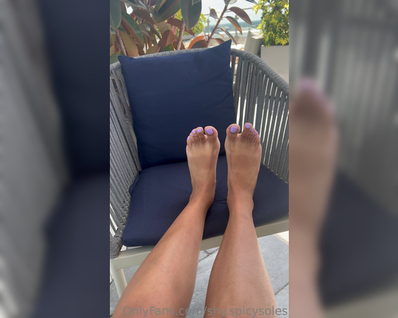 ShyMilan aka shy.spicysoles Foot Fetish - 08-11-2023 OnlyFans Video - Went up on the roof and got some pics Hope you love them