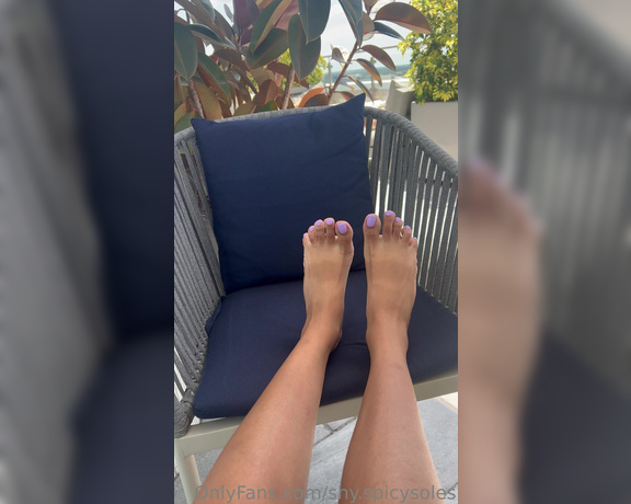 ShyMilan aka shy.spicysoles Foot Fetish - 08-11-2023 OnlyFans Video - Went up on the roof and got some pics Hope you love them