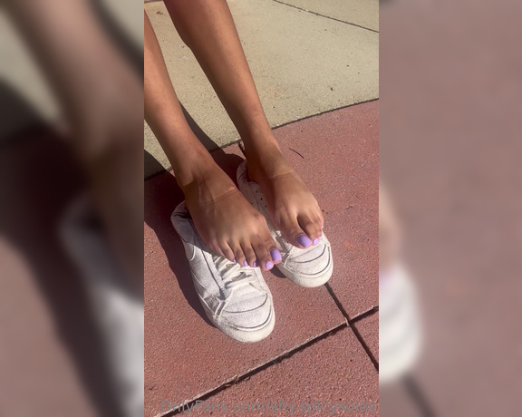 ShyMilan aka shy.spicysoles Foot Fetish - 08-18-2023 OnlyFans Video - New gallery Have a great weekend everyone