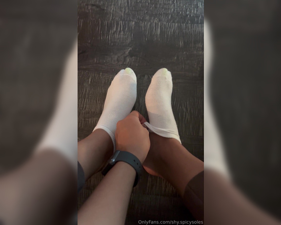 ShyMilan aka shy.spicysoles Foot Fetish - 09-20-2024 OnlyFans Video - For my sock gooners