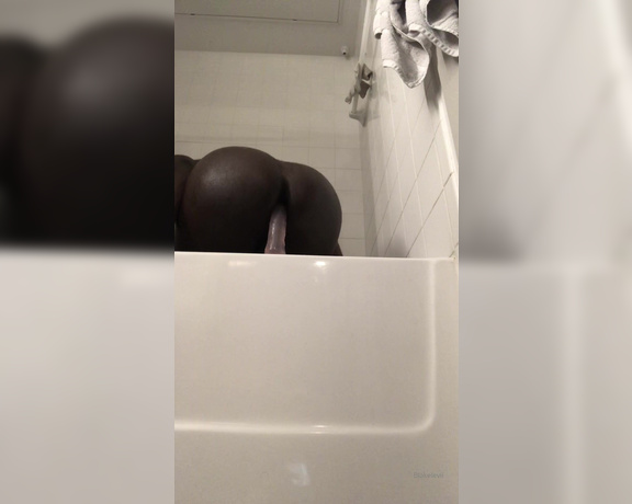 Blake Levii aka blakelevii - 12-11-2019 OnlyFans Video - Slamming this fat ass booty down on purple rain