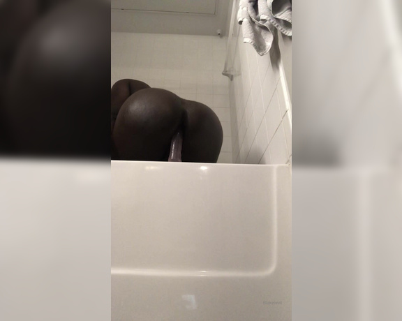 Blake Levii aka blakelevii - 12-11-2019 OnlyFans Video - Slamming this fat ass booty down on purple rain