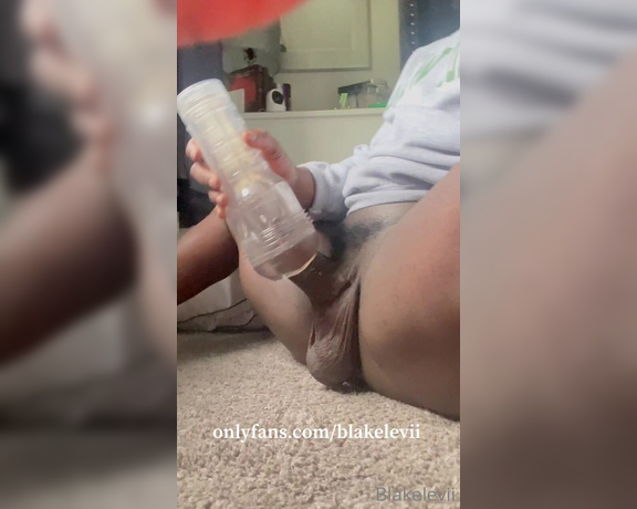 Blake Levii aka blakelevii - 11-06-2022 OnlyFans Video - Using my flesh light to pull a much needed good nut out of me while it