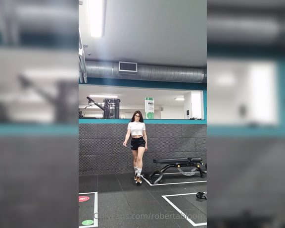 Roberta Bloom aka robertabloom - 06-16-2021 OnlyFans Video - Gym