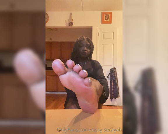 Zaya Sissy aka zayasroom - 08-08-2022 OnlyFans Video - FOOT CONTENT Who wants to lick and worship my feet and suck on my toes Love