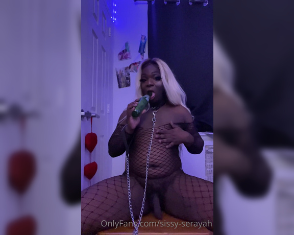 Zaya Sissy aka zayasroom - 11-21-2022 OnlyFans Video - Bottle Sucking Part 1 Felt super hot and submissive in my leash and fishnet outfit