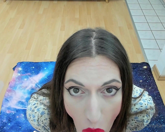 NadjaCox aka nadjacox - 12-28-2022 OnlyFans Video - i tried my best with my make_up and put on a lot of lipstick