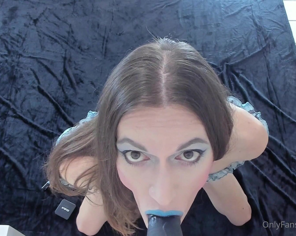 NadjaCox aka nadjacox - 08-08-2023 OnlyFans Video - i have a new blue lipstick and i want to ruin my lipstick on your