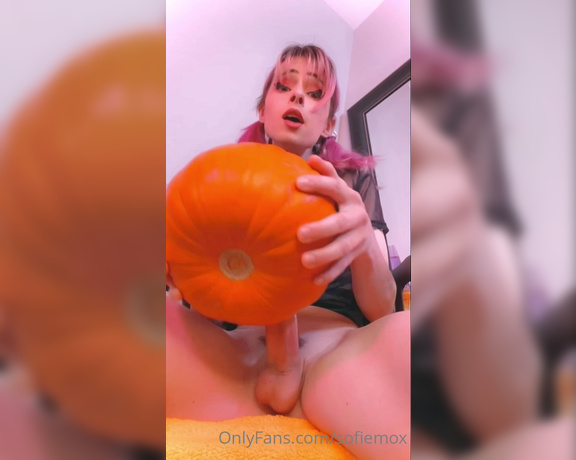 Sofie Mox aka sofiemox - 11-01-2022 OnlyFans Video - Happy Halloween bb As a celebration I went and got my self a pumpkin to fuck