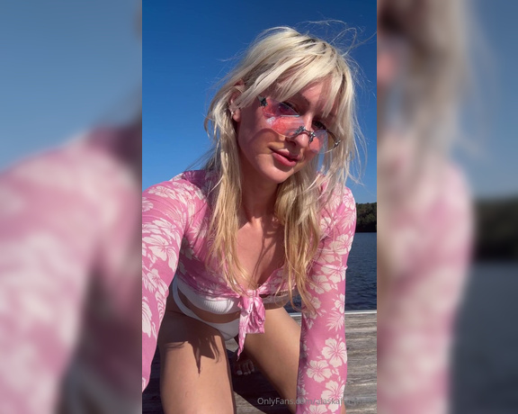 Goddess Alaska aka alaskahotmess - 09-08-2024 OnlyFans Video - Hiii just enjoying my day, sunbathing on my floating dock boat