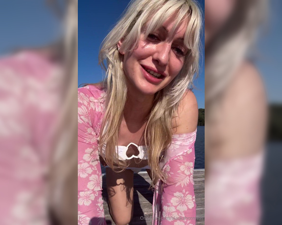 Goddess Alaska aka alaskahotmess - 09-08-2024 OnlyFans Video - Hiii just enjoying my day, sunbathing on my floating dock boat