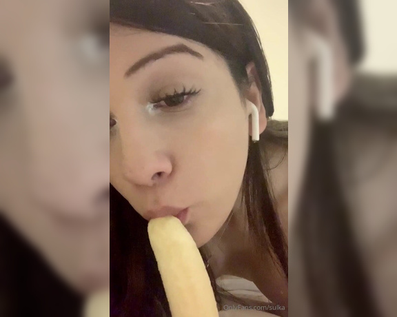 TS Sulka aka sulka - 04-09-2020 OnlyFans Video - Sucking a banana   wish i had the real thing