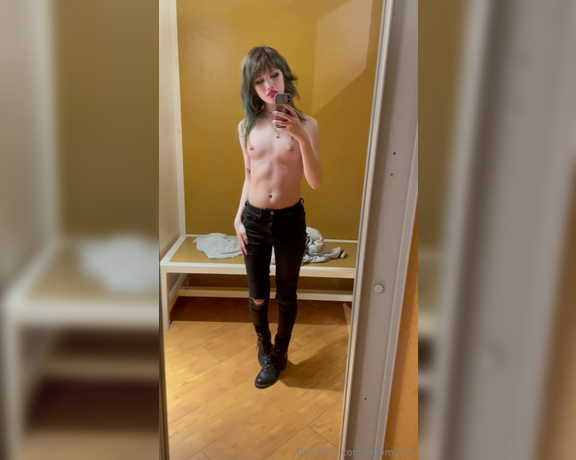 Ts Bloomgore aka bloomgore - 04-07-2024 OnlyFans Video - just ur normal fitting room shenanigans I heard a noise and got spooked