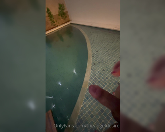 Yasmin Bianchi ‍ aka theangeldesire - 07-21-2023 OnlyFans Video - EN Playing in the pool  PT Brincando na piscina  Pass to the side