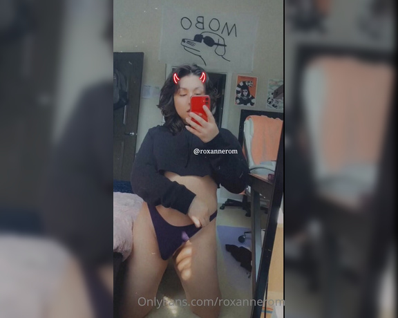 Roxanne Rom aka roxannerom - 09-11-2021 OnlyFans Video - Lazy Weekend Strip Tease