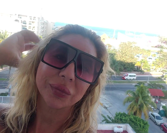 KeyskaD aka mistress_keykeyd - 02-26-2020 OnlyFans Video - Finally am able to post this video of me being naughty on my balcony in Cancun