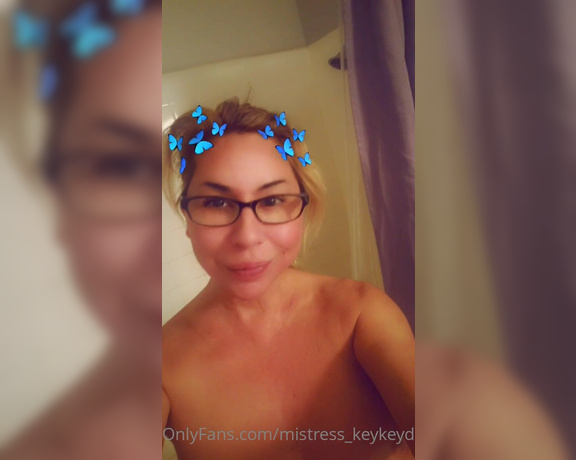 KeyskaD aka mistress_keykeyd - 12-19-2020 OnlyFans Video - Mommy has to get fresh and clean for the weekend