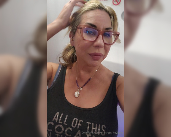 KeyskaD aka mistress_keykeyd - 11-03-2023 OnlyFans Video - You already know Mommy gets horny when she flies