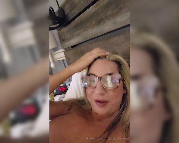 KeyskaD aka mistress_keykeyd - 12-18-2023 OnlyFans Video - Albuquerque was a little cold, so Mommy decided to order a nice hot soup