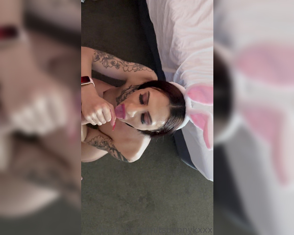 Ts Bunny aka tsbunnykxxx - 06-14-2023 OnlyFans Video - A quick Tranny stop before going home too boring girlfriend