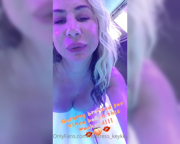 KeyskaD aka mistress_keykeyd - 07-25-2020 OnlyFans Video - Getting bronzed and car washed for my weekend in Venice Beach