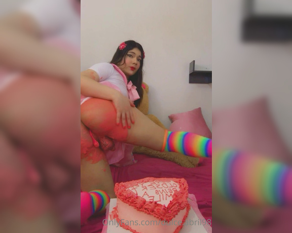 Miss Dulce aka dulcewifematerial - 06-22-2022 OnlyFans Video - well this is the complete edition of the video with the cake on my last year