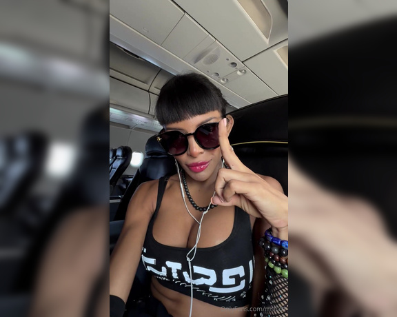 Lola Morena aka mslilo1 - 10-08-2024 OnlyFans Video - Traveling pics