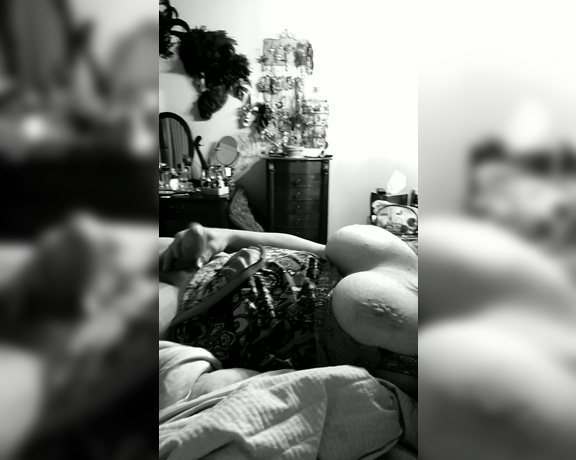 TS Karen Cummings aka tskarencummings - 11-04-2019 OnlyFans Video - lets watch a classic black and white and snuggle