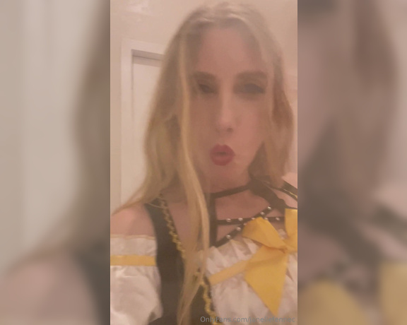 Janelle Fennec aka janellefennec - 11-01-2023 OnlyFans Video - Happy Halloween A few cups in to a party, but I made sure you all got