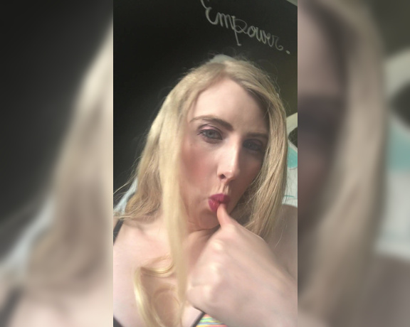 Janelle Fennec aka janellefennec - 05-19-2018 OnlyFans Video - More Fooling around