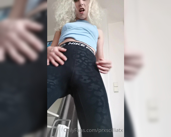 PrxscilliaTx aka prxscilliatx - 10-04-2022 OnlyFans Video - First Worship my ass