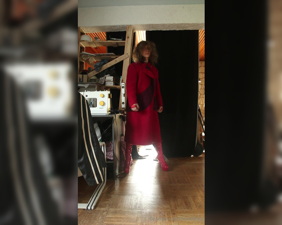 PrxscilliaTx aka prxscilliatx - 11-02-2024 OnlyFans Video - JUST A A STRIP AND A WALK for you, with my red coat and my red