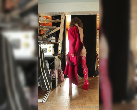 PrxscilliaTx aka prxscilliatx - 11-02-2024 OnlyFans Video - JUST A A STRIP AND A WALK for you, with my red coat and my red