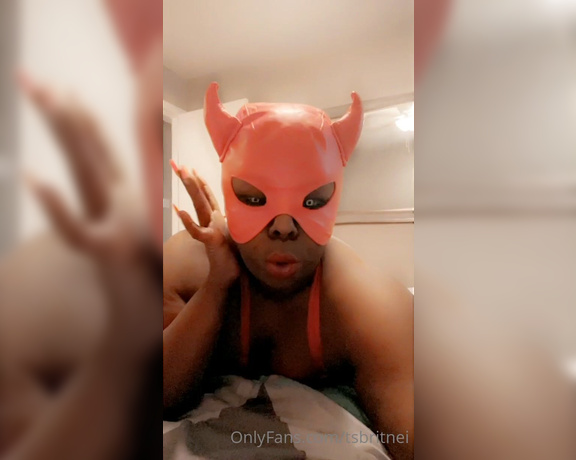 TS Britnei aka tsbritnei - 04-07-2021 OnlyFans Video - Playing around with a new mask