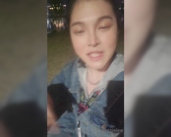 Jessie Lee aka tsjessielee - 04-25-2021 OnlyFans Video - Booze picnic party over at the han river