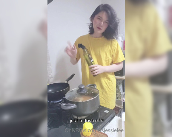 Jessie Lee aka tsjessielee - 05-19-2022 OnlyFans Video - Mukbang Stir_fry marinated pork Mukbang means eating videostream in Korean and I thought Id share this