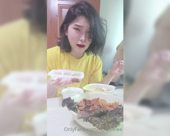 Jessie Lee aka tsjessielee - 05-19-2022 OnlyFans Video - Mukbang Stir_fry marinated pork Mukbang means eating videostream in Korean and I thought Id share this