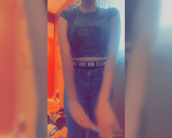 Miss FreyaSirenSong aka freyasirensong - 11-05-2024 OnlyFans Video - Just some sexy outfit body shots_vgs7