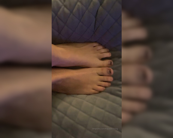 Miss FreyaSirenSong aka freyasirensong - 11-11-2019 OnlyFans Video - For all of my boys who like them some feet