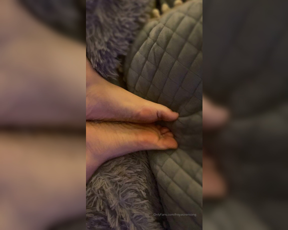 Miss FreyaSirenSong aka freyasirensong - 11-11-2019 OnlyFans Video - For all of my boys who like them some feet